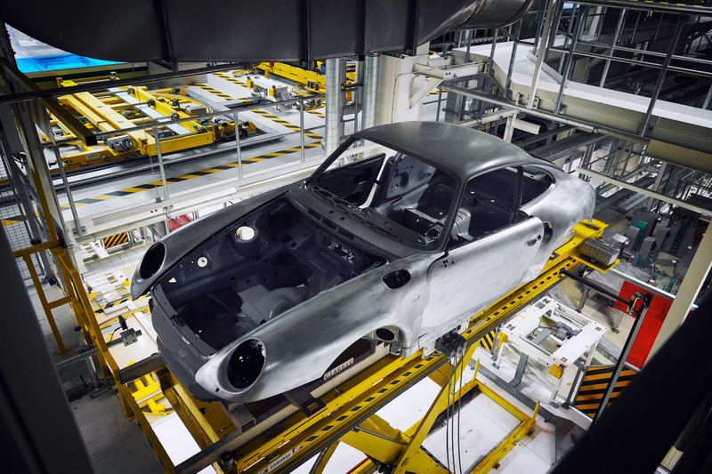 Illustration for article titled Porsche's 'Project Gold' Is a Restored Air-Cooled 993 Turbo S to Be Auctioned Off